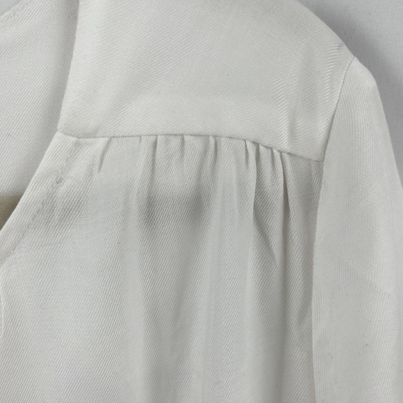 Amour Vert Tencel button front short sleeved blouse in White size Small - Picture 4 of 9